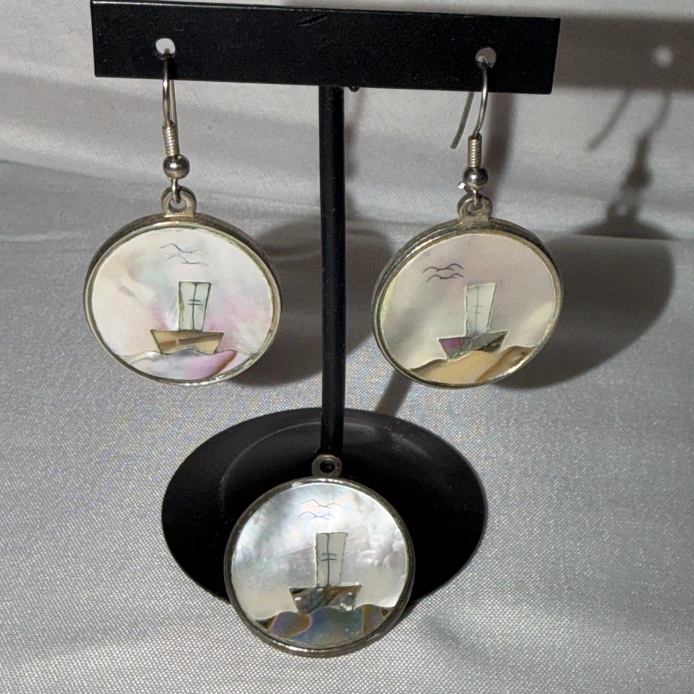 Elegant Mother of Pearl Earrings and Pendant Set